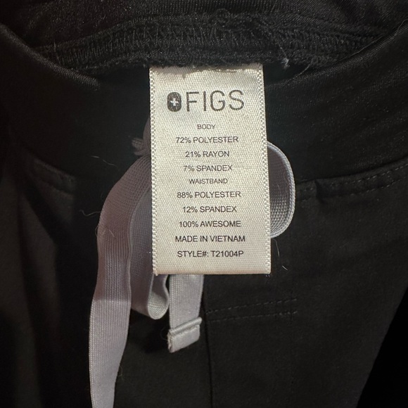 Figs Scrub Cargo Pants - Picture 3 of 7